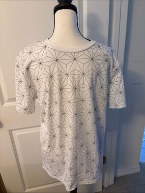 Epcot White Geometric Print Short Sleeve Tee NWT